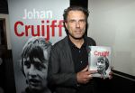 Amsterdam 15 november 2019
Rechtszaak Auke Kok versus de johan Cruijff foundation. Na zitting is de boekpresentatie in cafe op de middenweg.