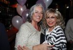Aalsmeer 18 november 2019
Bonnie st Claire viert haar 70e verjaardag in de Praam in Aalsmeer. Bonnie met vrouw Arie Ribbens