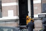 Amsterdam 13 november 2019
Bridget Masland verlaat haar huis en Andre Hazes is ook bij haar . Zijn auto staat aan zijkant geparkeerd.