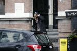 Amsterdam 13 november 2019
Bridget Masland verlaat haar huis en Andre Hazes is ook bij haar . Zijn auto staat aan zijkant geparkeerd.