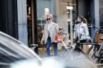 Amsterdam 30 november 2019
Connie Witteman met kleindochter aan het winkelen op de pc hooftstraat.