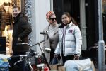 Amsterdam 30 november 2019
Connie Witteman met kleindochter aan het winkelen op de pc hooftstraat.