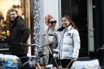 Amsterdam 30 november 2019
Connie Witteman met kleindochter aan het winkelen op de pc hooftstraat.