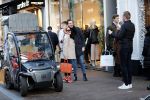 Amsterdam 30 november 2019
Connie Witteman met kleindochter aan het winkelen op de pc hooftstraat.