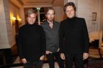 Amsterdam 25 november 2019
Boekpresentatie Victor Mids en Oscar Verpoort ( MINDFUCK) in het Amstel Hotel . Hans Kazan krijgt het eerste exemplaar. Di-Rect