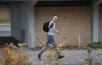 Amsterdam 15 november 2019
Dolf Jansen rennend op straat in zijn gewone kleren.