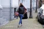 December 1 december 2019
Estelle Cruijff op weg naar haar huis.