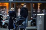 Amsterdam 30 november 2019
Eva Jinek met partner achter de kinderwagen.