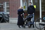 Amsterdam 30 november 2019
Eva Jinek met partner achter de kinderwagen.
