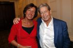 Amsterdam 25 november 2019
Boekpresentatie Victor Mids en Oscar Verpoort ( MINDFUCK) in het Amstel Hotel . Hans Kazan krijgt het eerste exemplaar. Hans met zijn vrouw Wendy