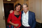 Amsterdam 25 november 2019
Boekpresentatie Victor Mids en Oscar Verpoort ( MINDFUCK) in het Amstel Hotel . Hans Kazan krijgt het eerste exemplaar. Hans met zijn vrouw Wendy