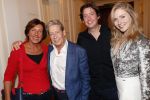 Amsterdam 25 november 2019
Boekpresentatie Victor Mids en Oscar Verpoort ( MINDFUCK) in het Amstel Hotel . Hans Kazan krijgt het eerste exemplaar. hans met zijn zoon Steven Kazan vrouw Wendy en schoondochter Jamie Kames