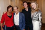 Amsterdam 25 november 2019
Boekpresentatie Victor Mids en Oscar Verpoort ( MINDFUCK) in het Amstel Hotel . Hans Kazan krijgt het eerste exemplaar. hans met zijn zoon Steven Kazan vrouw Wendy en schoondochter Jamie Kames