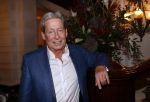 Amsterdam 25 november 2019
Boekpresentatie Victor Mids en Oscar Verpoort ( MINDFUCK) in het Amstel Hotel . Hans Kazan krijgt het eerste exemplaar.