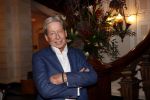Amsterdam 25 november 2019
Boekpresentatie Victor Mids en Oscar Verpoort ( MINDFUCK) in het Amstel Hotel . Hans Kazan krijgt het eerste exemplaar.