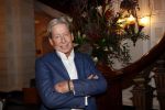 Amsterdam 25 november 2019
Boekpresentatie Victor Mids en Oscar Verpoort ( MINDFUCK) in het Amstel Hotel . Hans Kazan krijgt het eerste exemplaar.