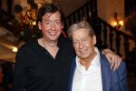 Amsterdam 25 november 2019
Boekpresentatie Victor Mids en Oscar Verpoort ( MINDFUCK) in het Amstel Hotel . Hans Kazan krijgt het eerste exemplaar. Hans met zoon Steven