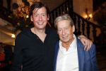 Amsterdam 25 november 2019
Boekpresentatie Victor Mids en Oscar Verpoort ( MINDFUCK) in het Amstel Hotel . Hans Kazan krijgt het eerste exemplaar. Hans met zoon Steven