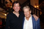 Amsterdam 25 november 2019
Boekpresentatie Victor Mids en Oscar Verpoort ( MINDFUCK) in het Amstel Hotel . Hans Kazan krijgt het eerste exemplaar. Hans met zoon Steven