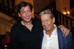 Amsterdam 25 november 2019
Boekpresentatie Victor Mids en Oscar Verpoort ( MINDFUCK) in het Amstel Hotel . Hans Kazan krijgt het eerste exemplaar. Hans met zoon Steven
