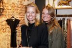 Beverwijk 23 november 2019
Opening winkel van Moise Trustfull in het centrum van Beverwijk.
Haar vader Orlando en moeder Quinty zijn natuurlijk aanwezig. Helen de Boer met dochter