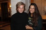 Amsterdam 25 november 2019
Boekpresentatie Victor Mis en Oscar Verport ( MINDFUCK) in het Amstel Hotel . Hans Kazan krijgt het eerste exemplaar. Jamie Westland (Di-Rect) kwam met zijn vriendin
