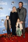 Amsterdam 16 november 2019
Premiere Frozen 2 in Tuschinski. Jim Bakkym met zijn vrouw Bettina Holwerda en hun kinderen