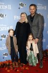 Amsterdam 16 november 2019
Premiere Frozen 2 in Tuschinski. Jim Bakkym met zijn vrouw Bettina Holwerda en hun kinderen