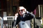 Amsterdam 22 november 2019
Jort Kelder bellen op straat in Amsterdam zuid.