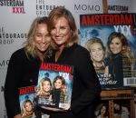 Amsterdam 3 december 2019
Presentatie Amsterdam XXXL in Momo. Lieke en Jetteke v Lexmond krijgen eerste exemplaar uit handen van mark Teurlings en Gimena