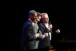 Amsterdam 2 december 2019
Boep presentatie Marco v Basten in de stadsschouwburg van Amsterdam. Jan Mulder reikt het eerste boek uit