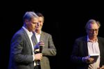 Amsterdam 2 december 2019
Boep presentatie Marco v Basten in de stadsschouwburg van Amsterdam. Jan Mulder reikt het eerste boek uit