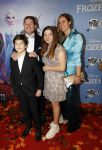 Amsterdam 16 november 2019
Premiere Frozen 2 in Tuschinski. martijn Krabbe met zijn vrouw Deborah en kinderen Achilles en Michelle