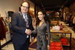 Beverwijk 23 november 2019
Opening winkel van Moise Trustfull in het centrum van Beverwijk.
Haar vader Orlando en moeder Quinty zijn natuurlijk aanwezig. Moise met de loco burgemeester