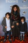 Amsterdam 16 november 2019
Premiere Frozen 2 in Tuschinski. Niama Amhali met haar zoons