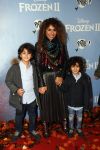 Amsterdam 16 november 2019
Premiere Frozen 2 in Tuschinski. Niama Amhali met haar zoons