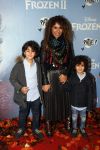 Amsterdam 16 november 2019
Premiere Frozen 2 in Tuschinski. Niama Amhali met haar zoons