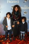 Amsterdam 16 november 2019
Premiere Frozen 2 in Tuschinski. Niama Amhali met haar zoons