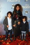 Amsterdam 16 november 2019
Premiere Frozen 2 in Tuschinski. Niama Amhali met haar zoons