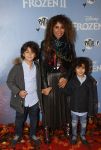 Amsterdam 16 november 2019
Premiere Frozen 2 in Tuschinski. Niama Amhali met haar zoons