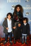 Amsterdam 16 november 2019
Premiere Frozen 2 in Tuschinski. Niama Amhali met haar zoons