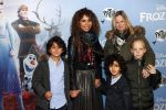Amsterdam 16 november 2019
Premiere Frozen 2 in Tuschinski. Niama Amhali met haar zoons
