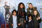 Amsterdam 16 november 2019
Premiere Frozen 2 in Tuschinski. Niama Amhali met haar zoons