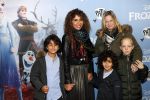 Amsterdam 16 november 2019
Premiere Frozen 2 in Tuschinski. Niama Amhali met haar zoons
