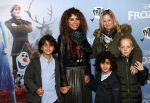 Amsterdam 16 november 2019
Premiere Frozen 2 in Tuschinski. Niama Amhali met haar zoons