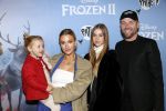 Amsterdam 16 november 2019
Premiere Frozen 2 in Tuschinski. Noor de Groot met partner Sander Kleinenberg en dochter Olivia en Bibi