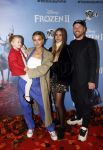Amsterdam 16 november 2019
Premiere Frozen 2 in Tuschinski. Noor de Groot met partner Sander Kleinenberg en dochter Olivia en Bibi