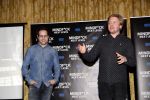 Amsterdam 25 november 2019
Boekpresentatie Victor Mids en Oscar Verpoort ( MINDFUCK) in het Amstel Hotel . Hans Kazan krijgt het eerdste exemplaar.