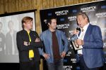 Amsterdam 25 november 2019
Boekpresentatie Victor Mids en Oscar Verpoort ( MINDFUCK) in het Amstel Hotel . Hans Kazan krijgt het eerdste exemplaar.