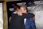 Amsterdam 25 november 2019
Boekpresentatie Victor Mids en Oscar Verpoort ( MINDFUCK) in het Amstel Hotel . Hans Kazan krijgt het eerdste exemplaar.